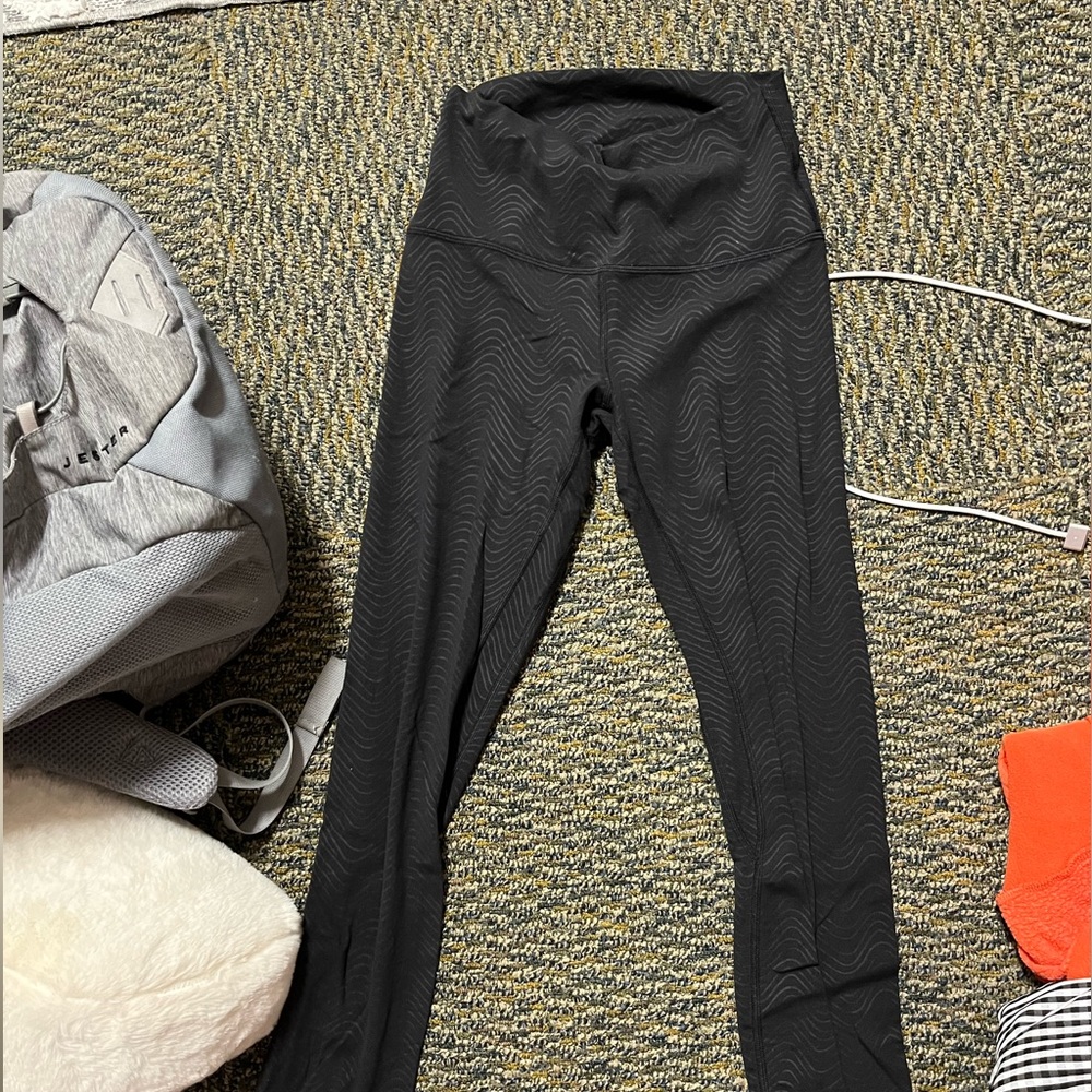 Lululemon leggings, black with waves, size 4